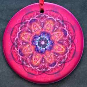 ROUND CERAMIC
ORNAMENT MAGENTA 1
